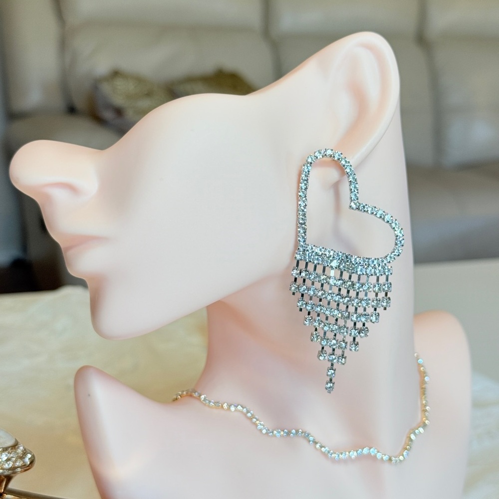 ⚜️ Chic Trendy Silver Heart Dangle Earrings - Picture 6 of 10